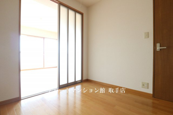 【メゾン・ボヌールの洋室】