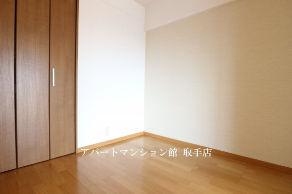 【メゾン・ボヌールの洋室】