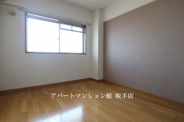 【メゾン・ボヌールの寝室】