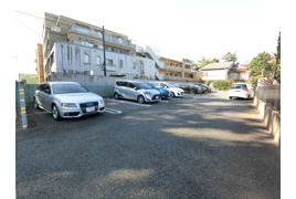 植草駐車場の外観