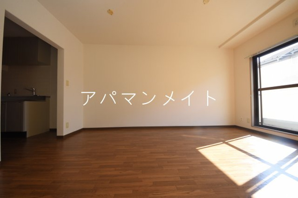 【グラスイン笹山の居間】