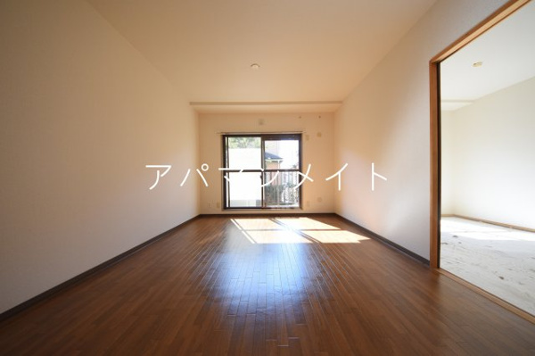 【グラスイン笹山の居間】