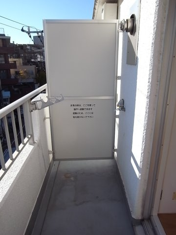 東信松涛マンションのバルコニー