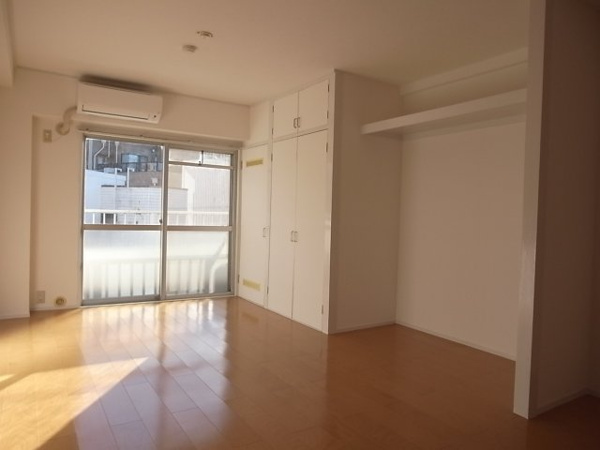 東信松涛マンションの居間