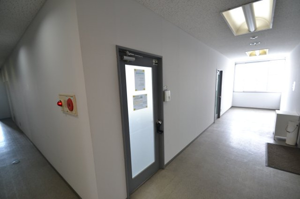 【アイビスプラザの玄関】