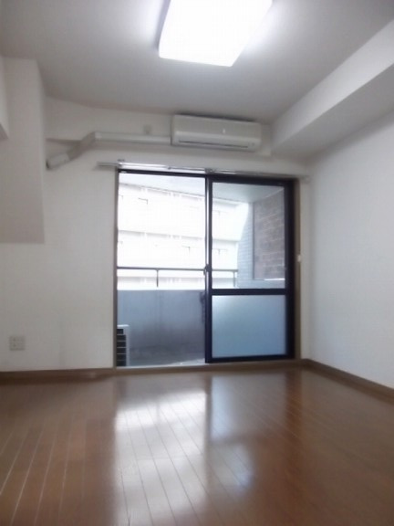 野毛山ポートヒルガーデンの居間