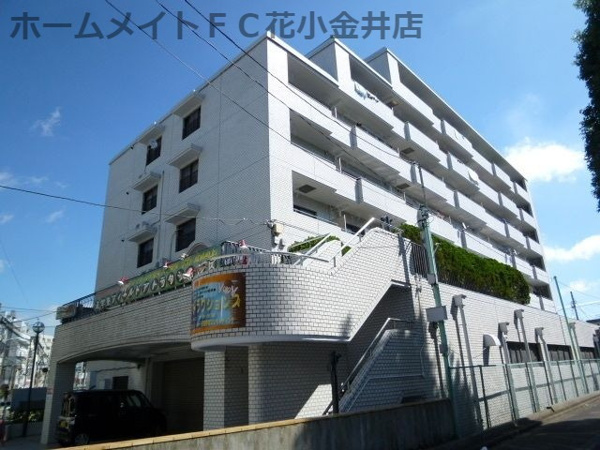 グランドール久米川の外観