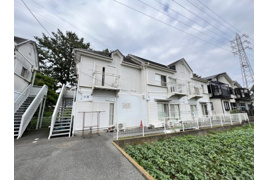 シャトーノアール併設平面駐車場の外観