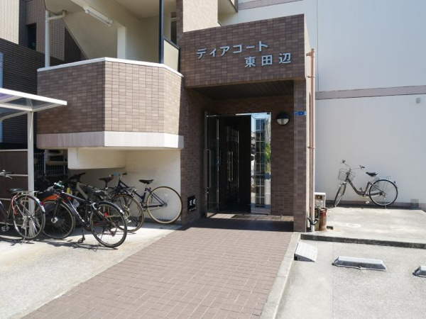 ディアコート東田辺のエントランス