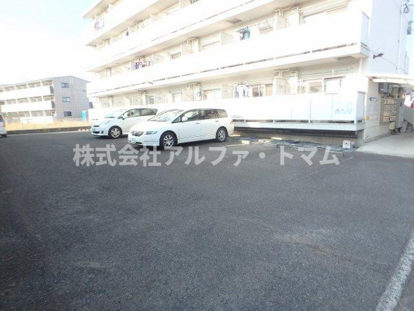 グランデ21の駐車場