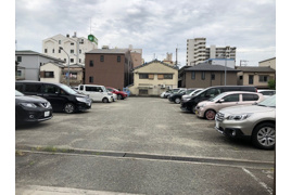 西三国1丁目月極駐車場の外観