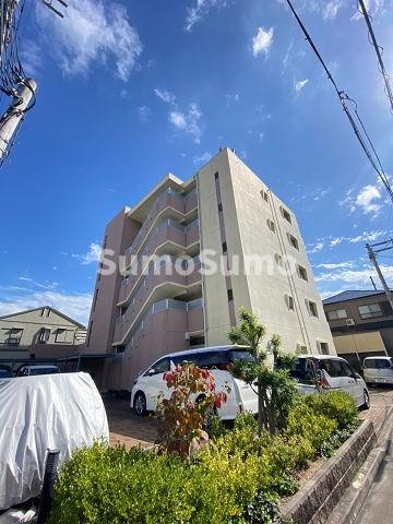 西宮市中須佐町のマンションの外観