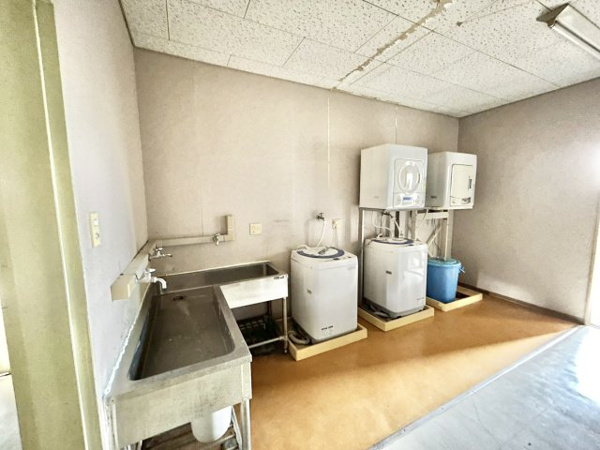 【ジョイタウンはるひ　一棟貸寮の洗面所】