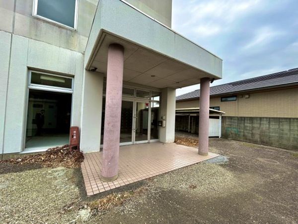 【ジョイタウンはるひ　一棟貸寮の玄関】