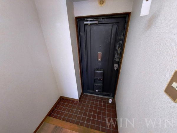 ハイシティ南松山の玄関