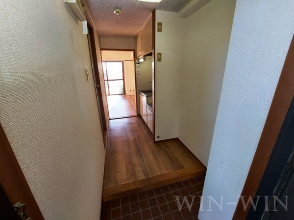 ハイシティ南松山の玄関