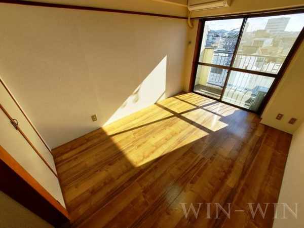 ハイシティ南松山の居間