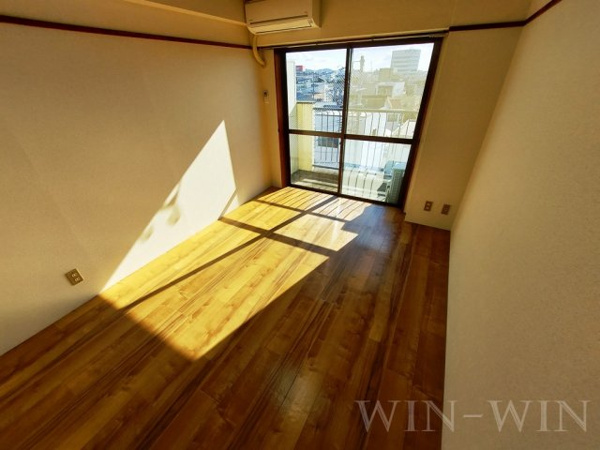 ハイシティ南松山の居間