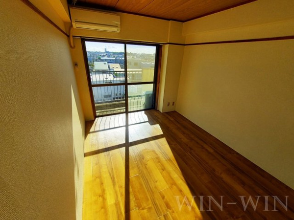 ハイシティ南松山の居間