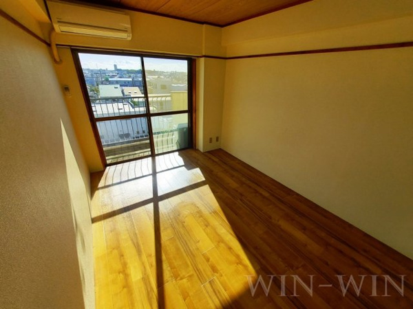 ハイシティ南松山の居間