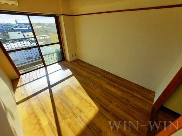 ハイシティ南松山の居間