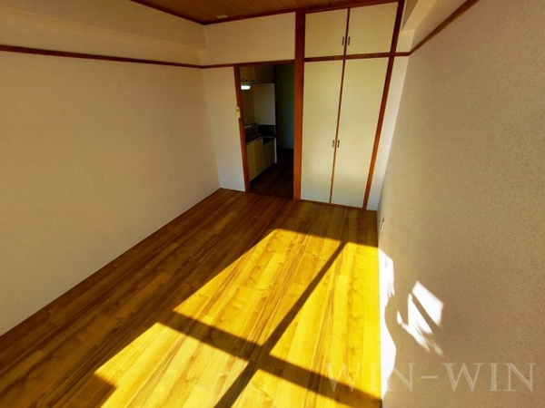 ハイシティ南松山の居間