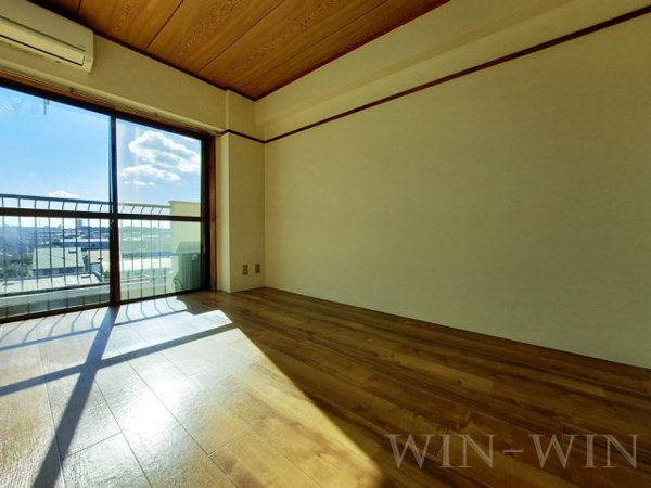 ハイシティ南松山の居間