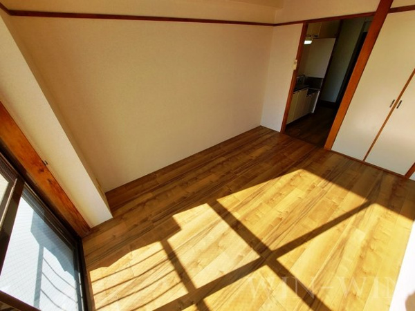 ハイシティ南松山の居間