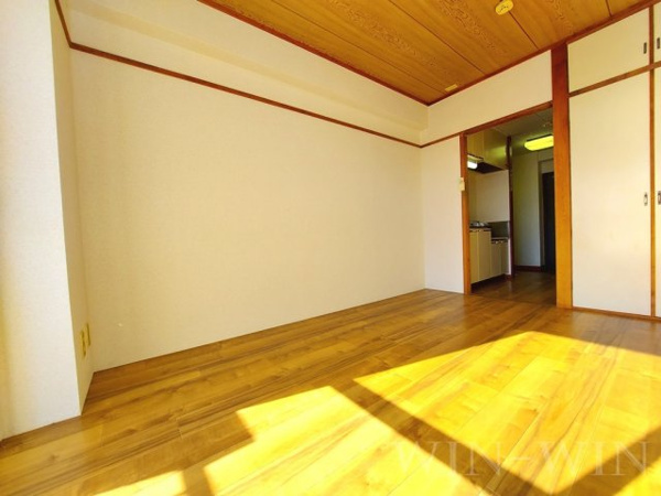 ハイシティ南松山の居間