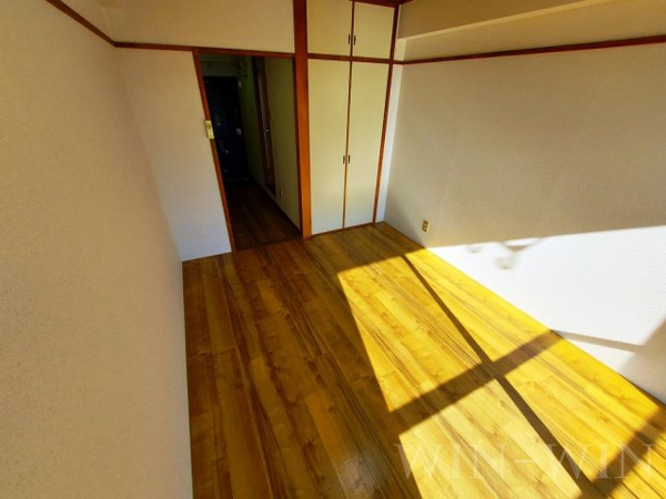 ハイシティ南松山の居間