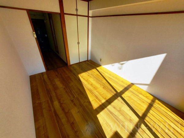 ハイシティ南松山の居間