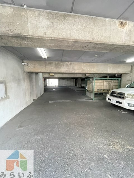 【サン・東山公園ウエストの駐車場】