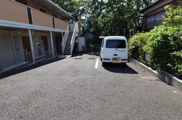 【ラルゴの駐車場】