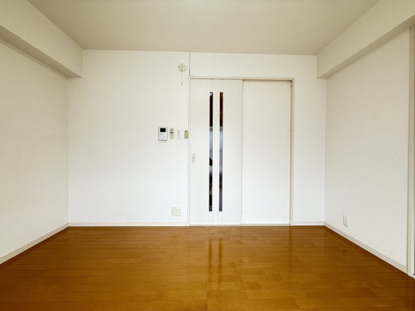 プラーフ湊川の内装