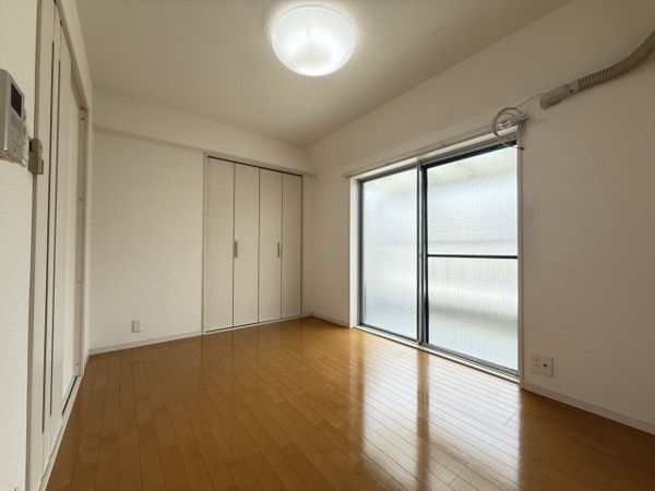 プラーフ湊川の居間