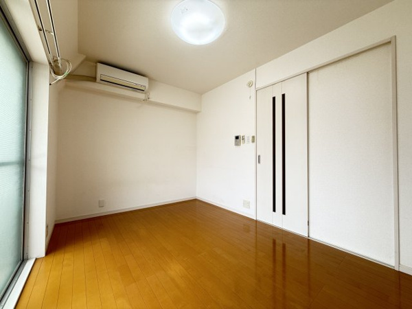 プラーフ湊川の寝室