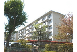 藤の台団地32号棟の外観