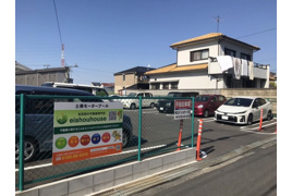 土橋モータープールの外観