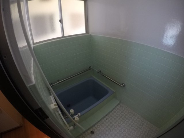 【沖代貸家の浴室】