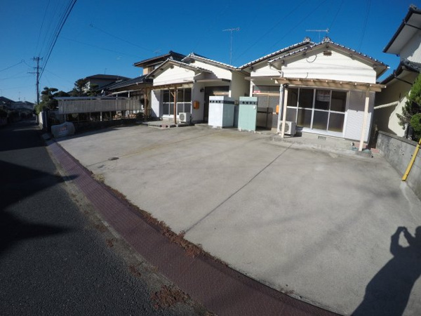 【沖代貸家の駐車場】