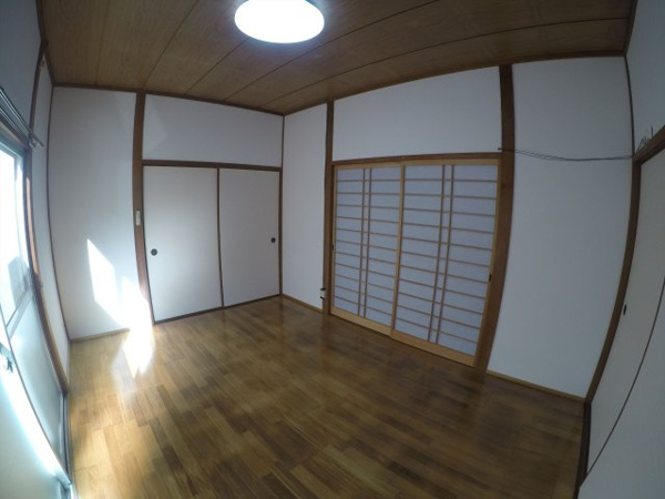 【沖代貸家の洋室】