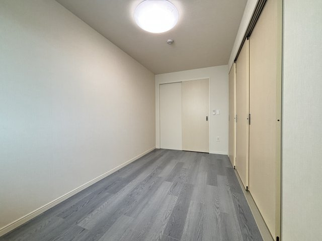 レアグランツ東難波1の洋室