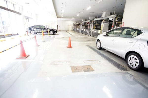 【コズミックスⅡの駐車場】