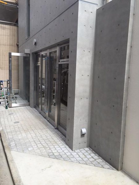 カルロ四谷のエントランス