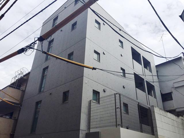 カルロ四谷の外観