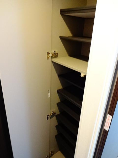 カルロ四谷の収納