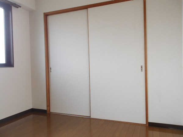 ファミールDANの洋室