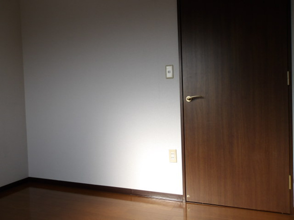 ファミールDANの洋室