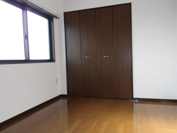 ファミールDANの洋室