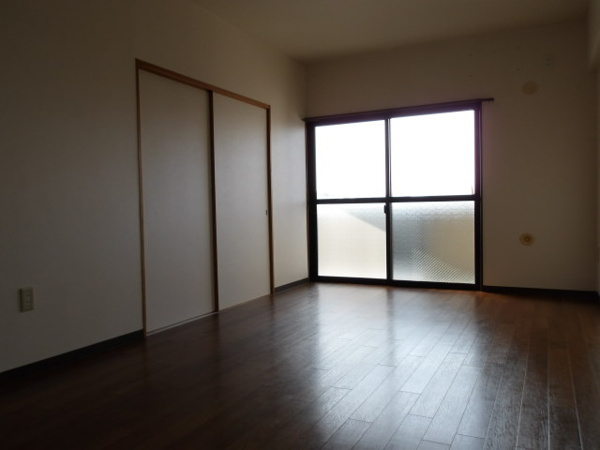 ファミールDANの居間